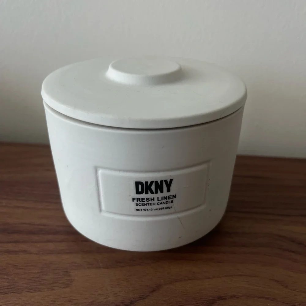 DKNY Scented Candle in Ceramic Jar Aesthetic Concrete Decor Fresh Linen 13oz